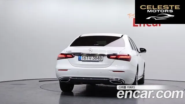 MERCEDES BENZ E-Classe W213 E250 Avantgarde 2021 — photo 4 sur 33
