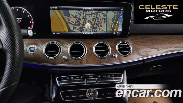 MERCEDES BENZ E-Classe W213 E300 4MATIC Exclusive 2018 — photo 18 sur 37