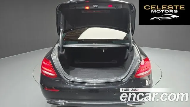 MERCEDES BENZ E-Classe W213 E220d 4MATIC Exclusive 2018 — photo 31 sur 39
