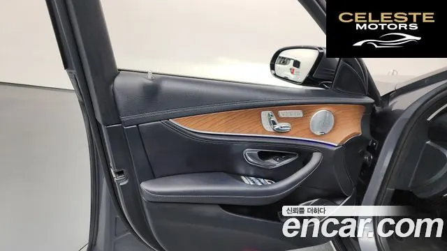 MERCEDES BENZ E-Classe W213 E300 4MATIC Exclusive 2018 — photo 14 sur 37