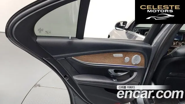 MERCEDES BENZ E-Classe W213 E300 4MATIC Exclusive 2018 — photo 15 sur 37