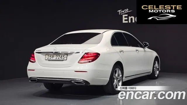 MERCEDES BENZ E-Classe W213 E220d Avantgarde 2017 — photo 2 sur 20