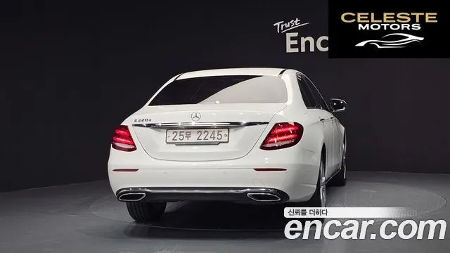MERCEDES BENZ E-Classe W213 E220d Avantgarde 2017 — photo 4 sur 20