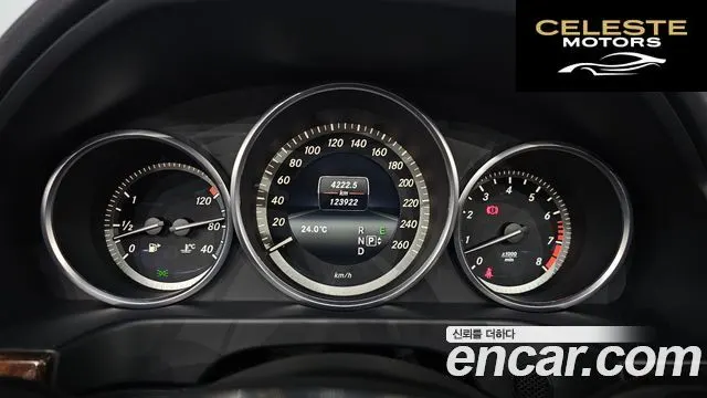 MERCEDES BENZ E-Classe W212 E300 2015 — photo 8 sur 20