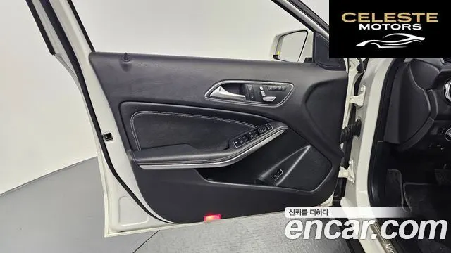 MERCEDES BENZ GLA-Classe X156 GLA220 2019 — photo 14 sur 31