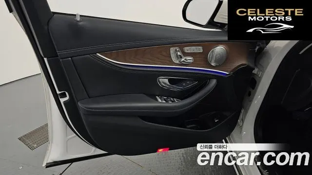 MERCEDES BENZ E-Classe W213 E300 4MATIC Exclusive 2019 — photo 14 sur 35