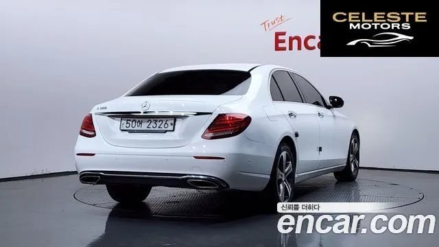 MERCEDES BENZ E-Classe W213 E300 Avantgarde 2019 — photo 2 sur 20