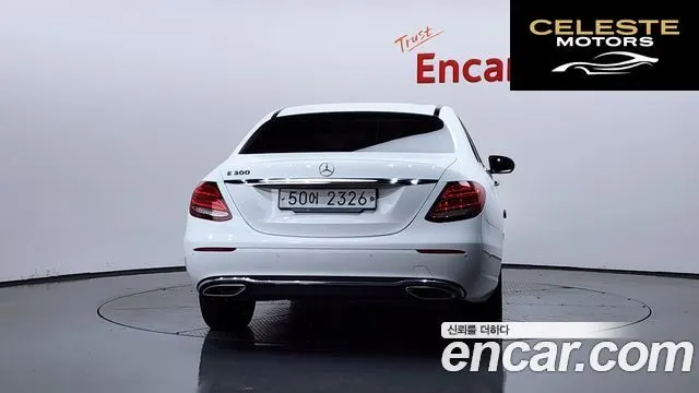 MERCEDES BENZ E-Classe W213 E300 Avantgarde 2019 — photo 4 sur 20
