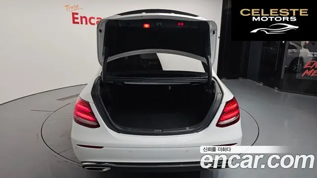 MERCEDES BENZ E-Classe W213 E300 4MATIC Exclusive 2019 — photo 34 sur 35
