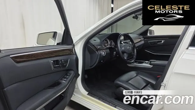 MERCEDES BENZ E-Classe W212 E200 CGI 2012 — photo 10 sur 20