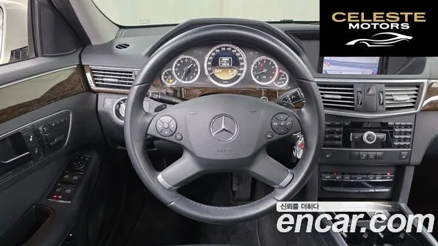 MERCEDES BENZ E-Classe W212 E200 CGI 2012 — photo 13 sur 20