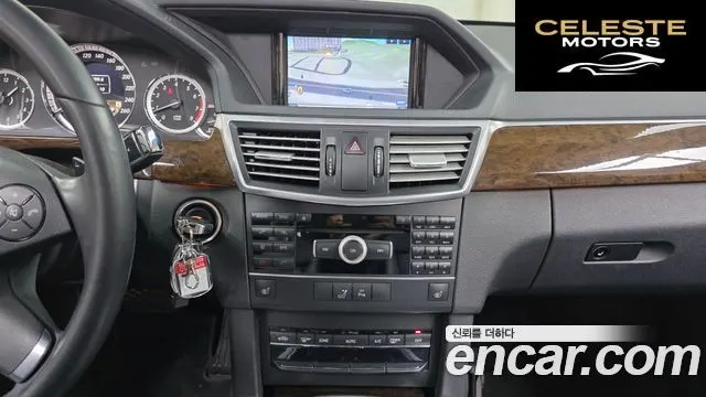 MERCEDES BENZ E-Classe W212 E200 CGI 2012 — photo 14 sur 20