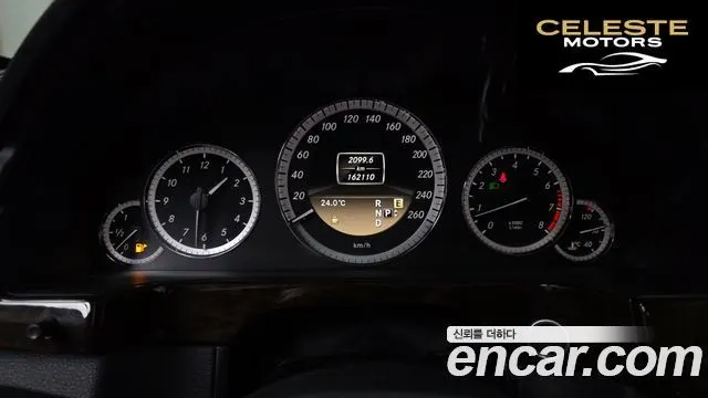 MERCEDES BENZ E-Classe W212 E200 CGI 2012 — photo 8 sur 20