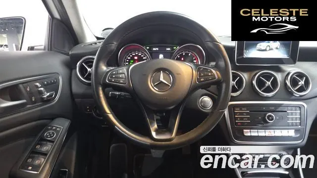 MERCEDES BENZ GLA-Classe X156 GLA220 2019 — photo 18 sur 37