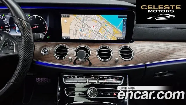 MERCEDES BENZ E-Classe W213 E300 4MATIC Exclusive 2017 — photo 19 sur 34