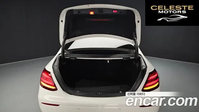 MERCEDES BENZ E-Classe W213 E300 4MATIC Exclusive 2017 — photo 25 sur 34