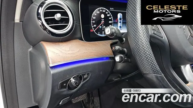 MERCEDES BENZ E-Classe W213 E300 4MATIC Exclusive 2017 — photo 32 sur 34