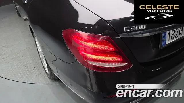 MERCEDES BENZ E-Classe W213 E300 Exclusive 2017 — photo 9 sur 35
