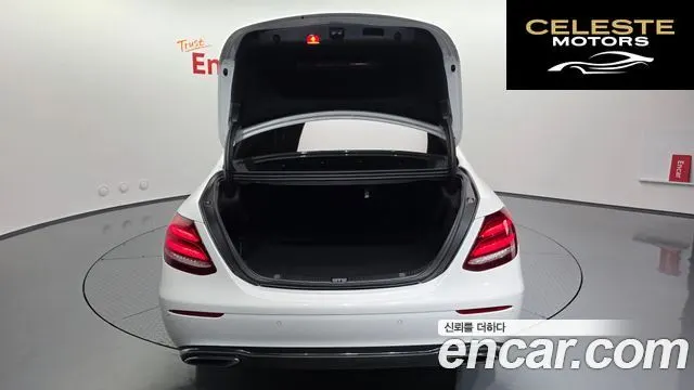 MERCEDES BENZ E-Classe W213 E220d Avantgarde 2017 — photo 32 sur 33