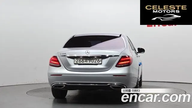 MERCEDES BENZ E-Classe W213 E200 Avantgarde 2017 — photo 4 sur 20