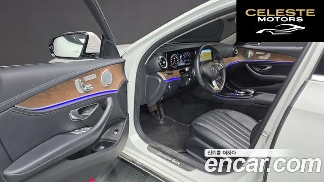MERCEDES BENZ E-Classe W213 E300 4MATIC Exclusive 2018 — photo 12 sur 41