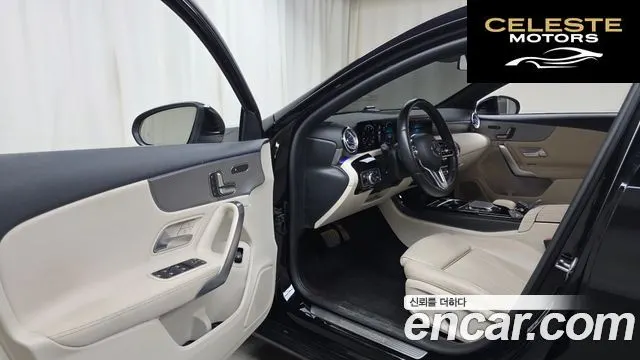 MERCEDES BENZ A-Classe W177 A220 Berline 2023 — photo 13 sur 30