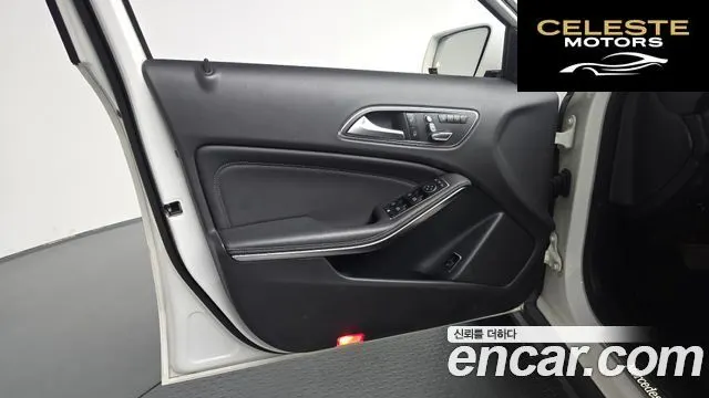 MERCEDES BENZ GLA-Classe X156 GLA220 2019 — photo 13 sur 37