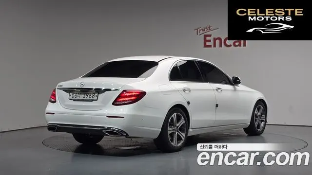 MERCEDES BENZ E-Classe W213 E300 Avantgarde 2019 — photo 1 sur 32