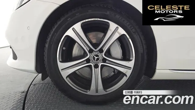 MERCEDES BENZ E-Classe W213 E300 Avantgarde 2019 — photo 4 sur 32