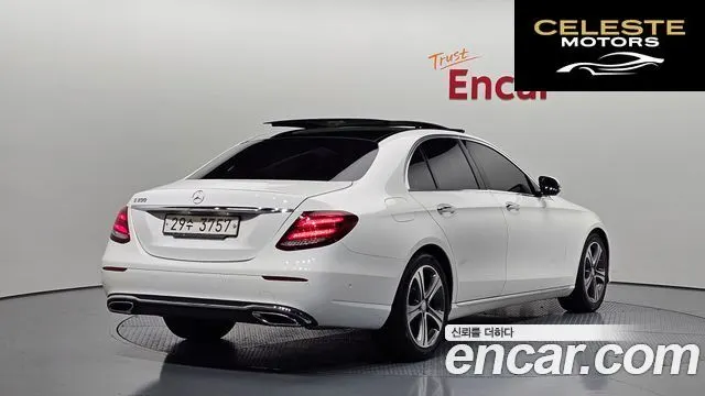 MERCEDES BENZ E-Classe W213 E300 Avantgarde 2017 — photo 2 sur 20