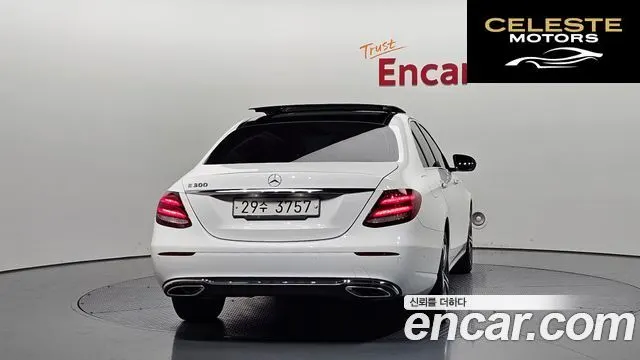 MERCEDES BENZ E-Classe W213 E300 Avantgarde 2017 — photo 4 sur 20