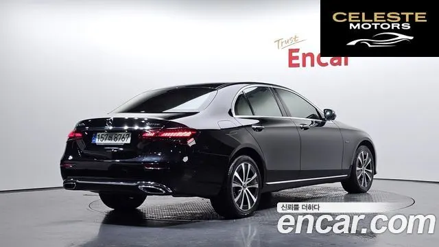 MERCEDES BENZ E-Classe W213 E300e 4MATIC Exclusive 2021 — photo 1 sur 36