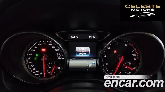 MERCEDES BENZ GLA-Classe X156 GLA220 2018 — photo 11 sur 34