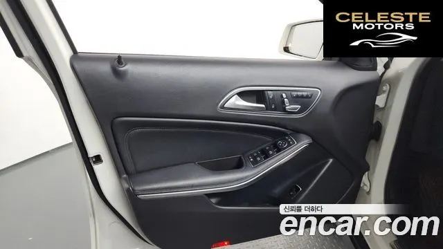 MERCEDES BENZ GLA-Classe X156 GLA220 2018 — photo 14 sur 34
