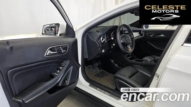 MERCEDES BENZ GLA-Classe X156 GLA220 Premium 2018 — photo 13 sur 34