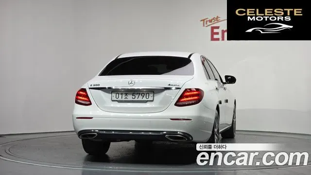 MERCEDES BENZ E-Classe W213 E300 4MATIC Avantgarde 2019 — photo 4 sur 39