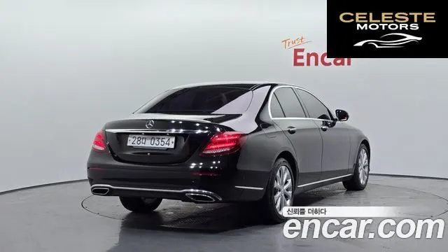 MERCEDES BENZ E-Classe W213 E220d Exclusive 2017 — photo 2 sur 20