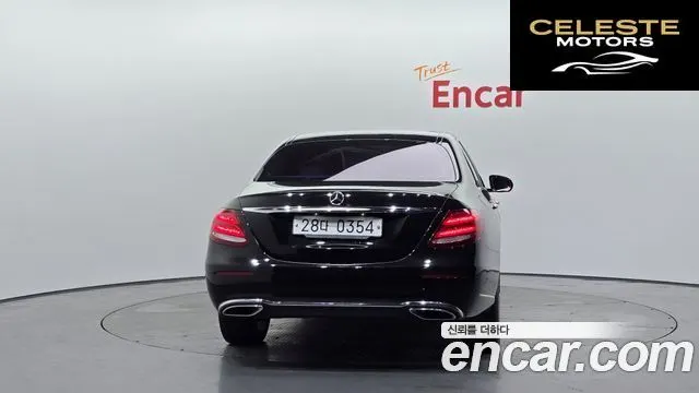 MERCEDES BENZ E-Classe W213 E220d Exclusive 2017 — photo 4 sur 20