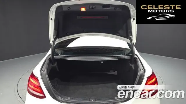 MERCEDES BENZ E-Classe W213 E200 Avantgarde 2017 — photo 20 sur 20