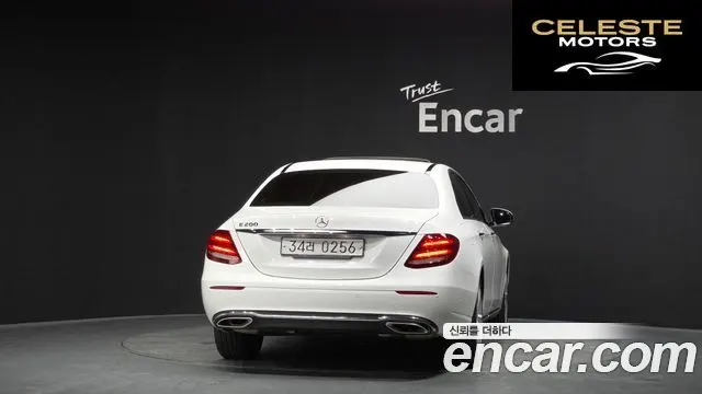 MERCEDES BENZ E-Classe W213 E200 Avantgarde 2017 — photo 4 sur 20