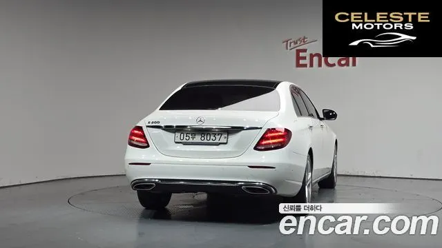 MERCEDES BENZ E-Classe W213 E200 Avantgarde 2018 — photo 4 sur 20