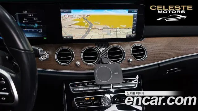 MERCEDES BENZ E-Classe W213 E300 4MATIC Exclusive 2020 — photo 19 sur 35