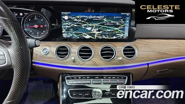 MERCEDES BENZ E-Classe W213 E220d 4MATIC Exclusive 2018 — photo 18 sur 37
