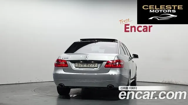MERCEDES BENZ E-Classe W212 E300 2013 — photo 3 sur 36