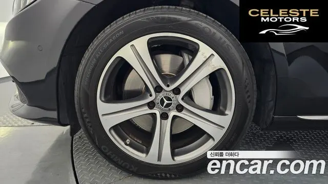 MERCEDES BENZ E-Classe W213 E300 Avantgarde 2019 — photo 4 sur 35