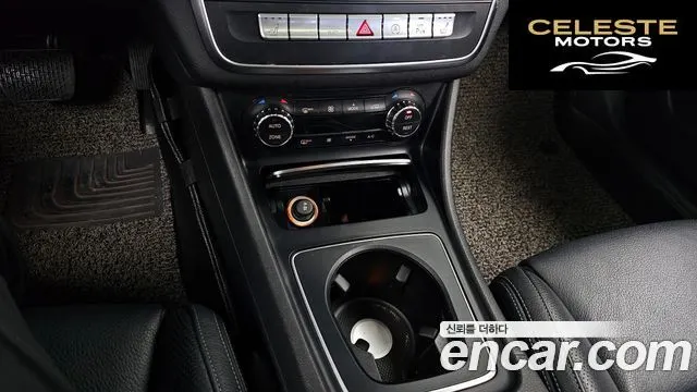 MERCEDES BENZ GLA-Classe X156 GLA220 Premium 2018 — photo 28 sur 34