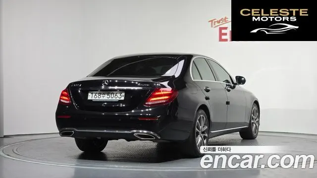 MERCEDES BENZ E-Classe W213 E300 4MATIC Avantgarde 2019 — photo 2 sur 30