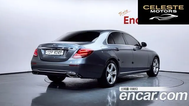 MERCEDES BENZ E-Classe W213 E200 Avantgarde 2017 — photo 2 sur 20