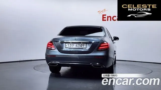 MERCEDES BENZ E-Classe W213 E200 Avantgarde 2017 — photo 4 sur 20