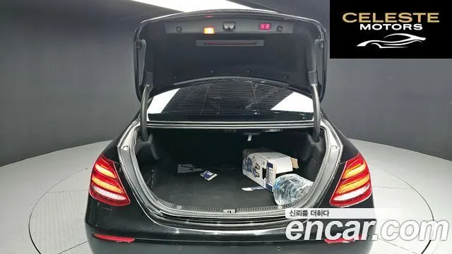 MERCEDES BENZ E-Classe W213 E220d 4MATIC Exclusive 2018 — photo 20 sur 20